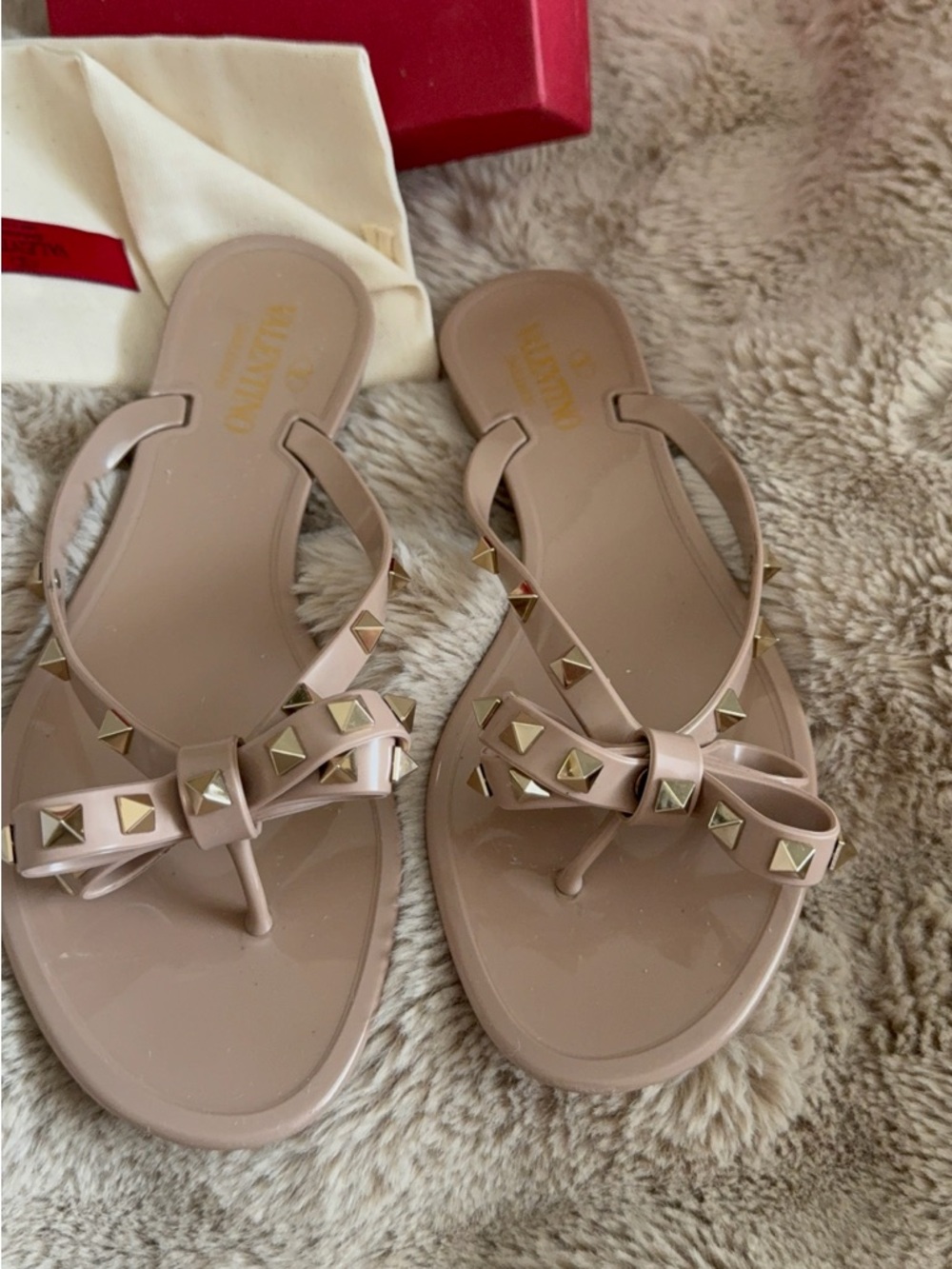 Valentino Garavani Rockstud Rubber Slippers - Picture 3 of 8